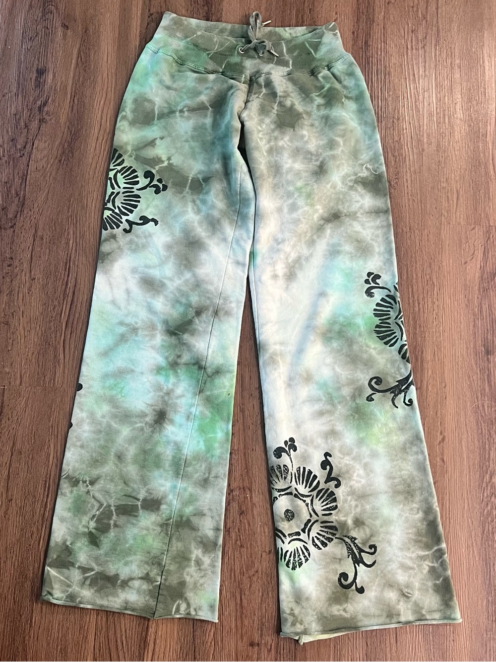 Rare NWOT  lucky brand sweatpants mehndi art tie dye boho Y2K wide leg SZ XS
